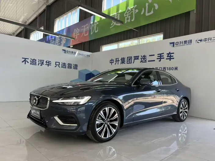 Volvo S60 2025 Model B4 Smart Range Deluxe Edition – фото 1