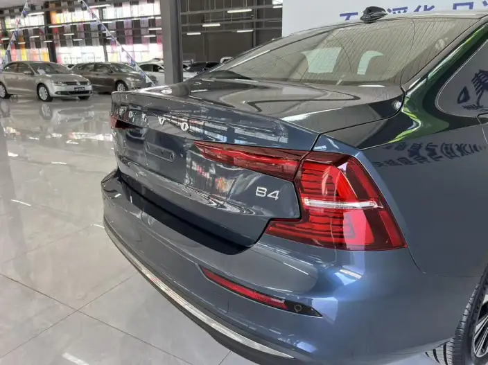 Volvo S60 2025 Model B4 Smart Range Deluxe Edition – фото 8
