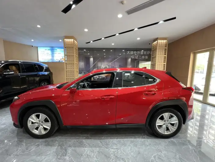 Lexus UX 2020 Model 200 Special Edition – фото 2