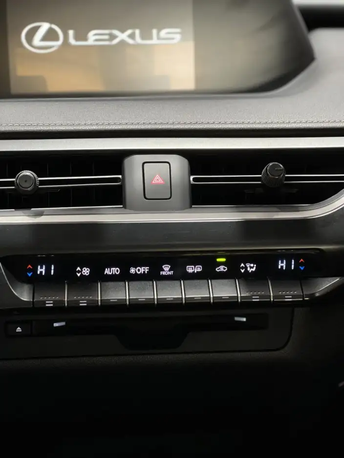 Lexus UX 2020 Model 200 Special Edition – фото 7
