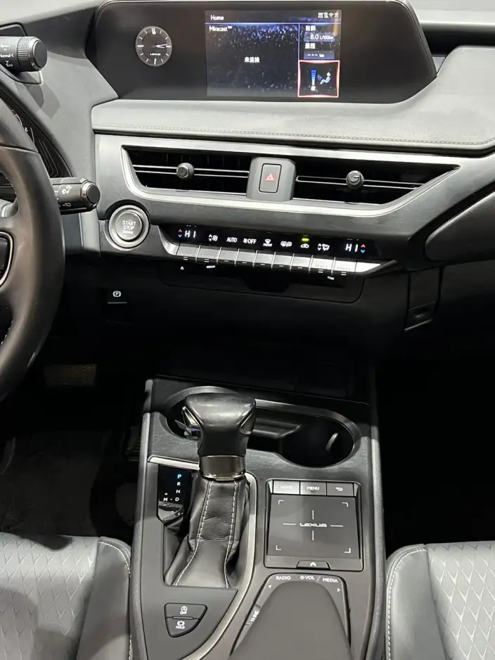 Lexus UX 2020 Model 200 Special Edition – фото 8