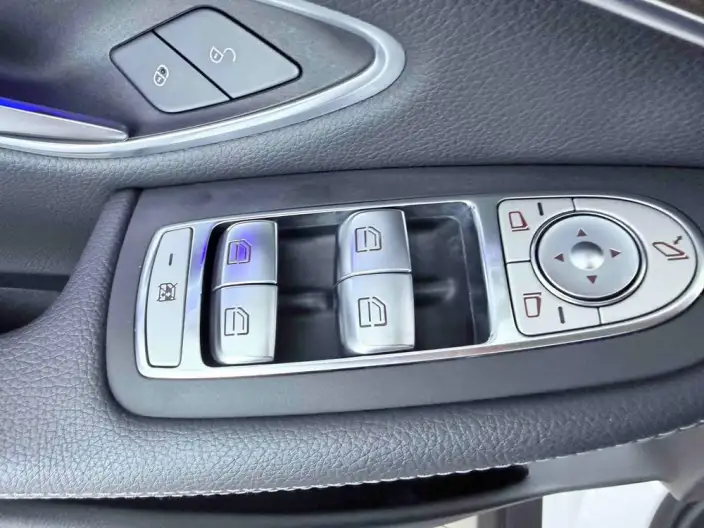 Mercedes-Benz GLC 2022 Model GLC 260 L 4MATIC Luxury Model – фото 30
