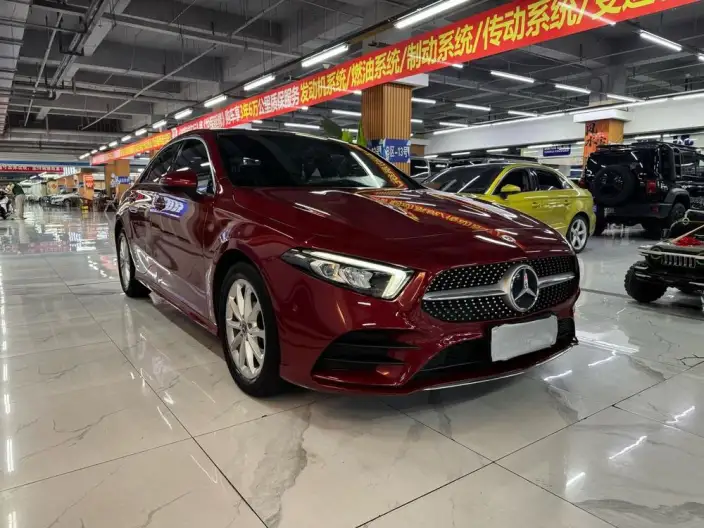 Mercedes-Benz A-class 2021 Model A 200 L Sports sedan Fashion Edition – фото 3