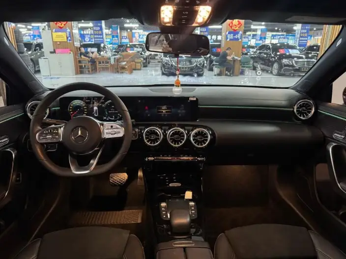 Mercedes-Benz A-class 2021 Model A 200 L Sports sedan Fashion Edition – фото 8
