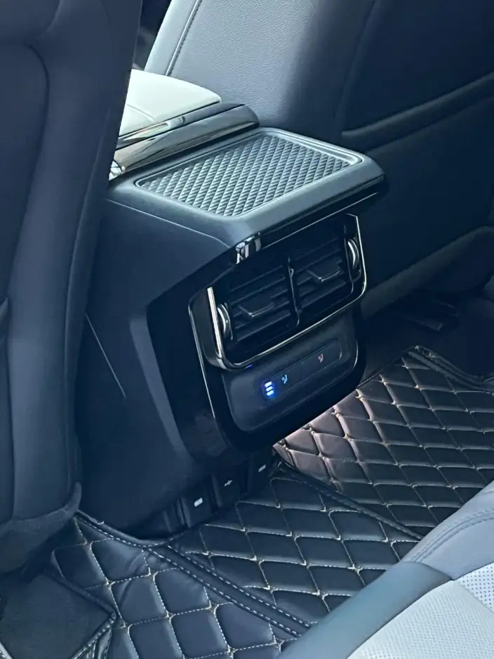 Range Rover Evoque 2023 Model Aurora L 249PS R-Dynamic Deluxe Edition – фото 12