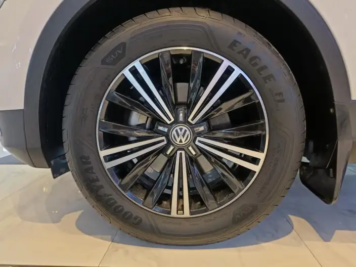 Volkswagen Tiguan L 2020 Model 280TSI Automatic 2WD Panorama Comfort Edition China VI – фото 9