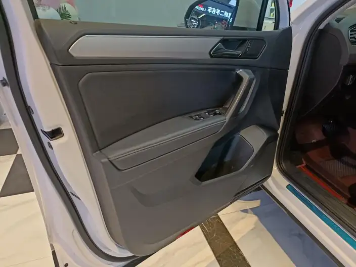 Volkswagen Tiguan L 2020 Model 280TSI Automatic 2WD Panorama Comfort Edition China VI – фото 15