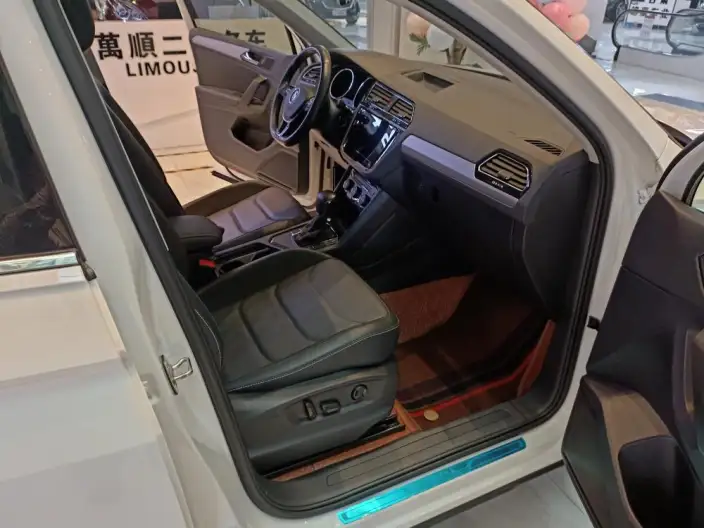 Volkswagen Tiguan L 2020 Model 280TSI Automatic 2WD Panorama Comfort Edition China VI – фото 17