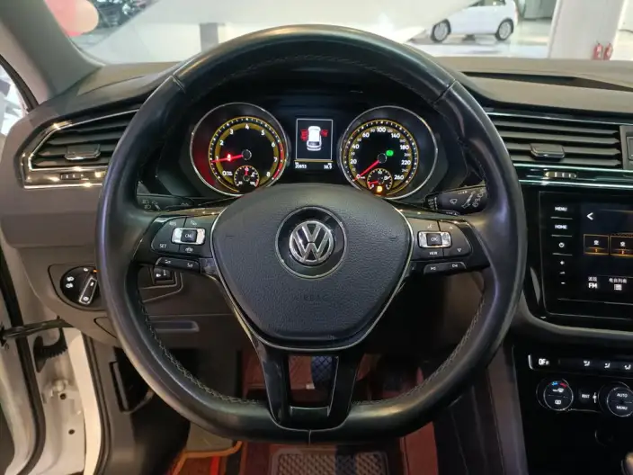 Volkswagen Tiguan L 2020 Model 280TSI Automatic 2WD Panorama Comfort Edition China VI – фото 24