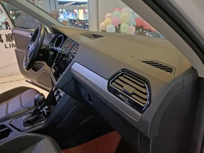 Volkswagen Tiguan L 2020 Model 280TSI Automatic 2WD Panorama Comfort Edition China VI – фото 28