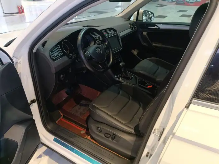 Volkswagen Tiguan L 2020 Model 280TSI Automatic 2WD Panorama Comfort Edition China VI – фото 29