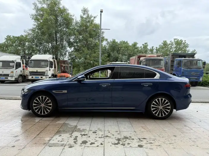 Jaguar XE L 2021 Model 2.0T 200PS R-DYNAMIC Youth Sports Edition
