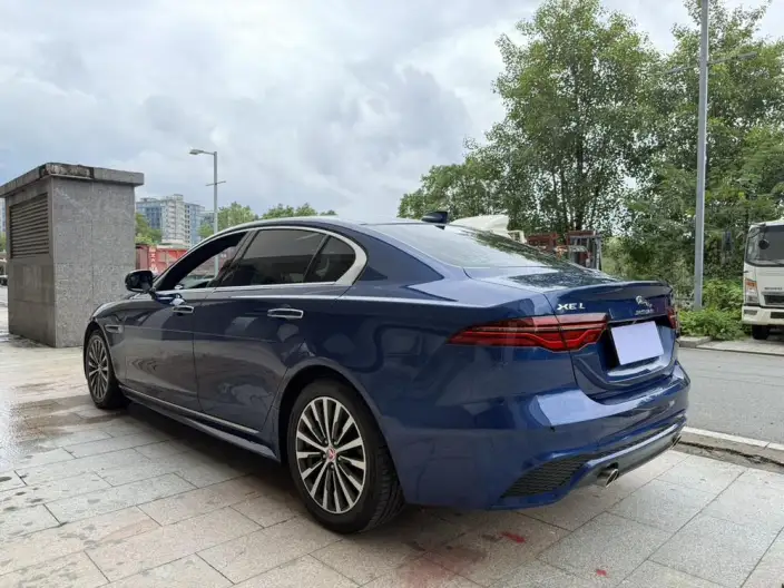 Jaguar XE L 2021 Model 2.0T 200PS R-DYNAMIC Youth Sports Edition – фото 5