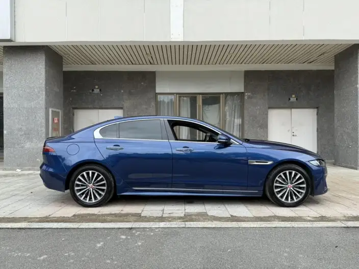 Jaguar XE L 2021 Model 2.0T 200PS R-DYNAMIC Youth Sports Edition – фото 8