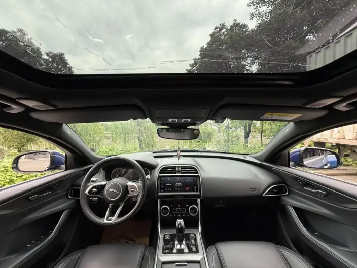 Jaguar XE L 2021 Model 2.0T 200PS R-DYNAMIC Youth Sports Edition – фото 9