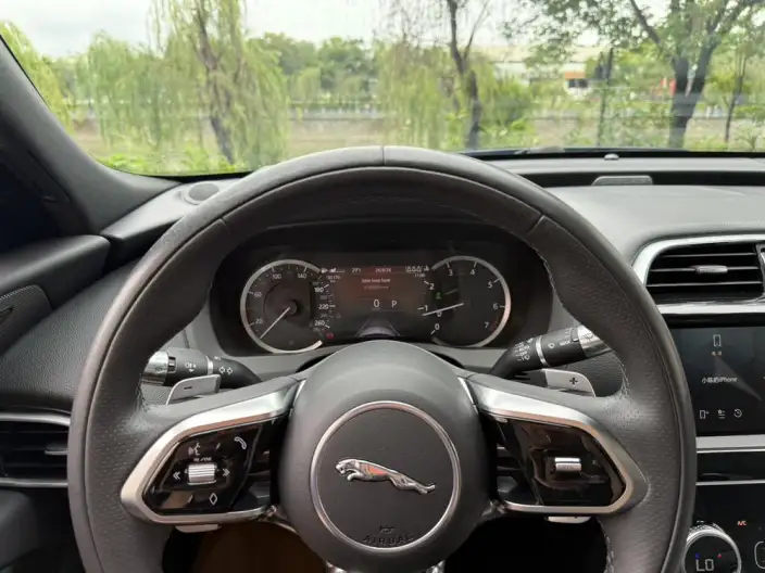 Jaguar XE L 2021 Model 2.0T 200PS R-DYNAMIC Youth Sports Edition – фото 10