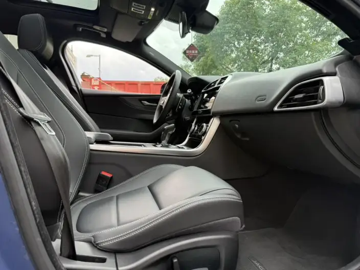 Jaguar XE L 2021 Model 2.0T 200PS R-DYNAMIC Youth Sports Edition – фото 13