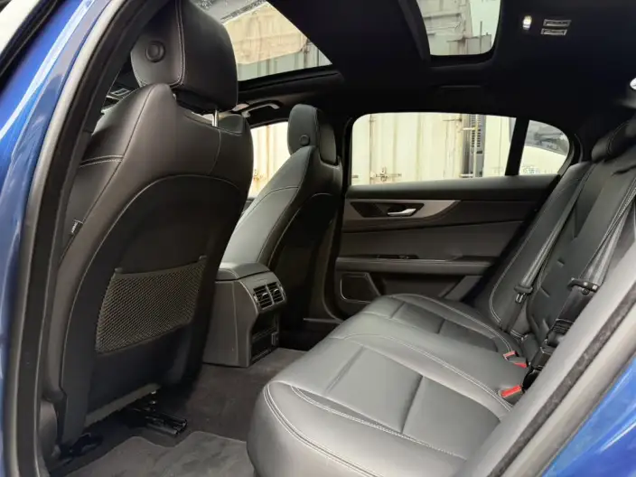 Jaguar XE L 2021 Model 2.0T 200PS R-DYNAMIC Youth Sports Edition – фото 14