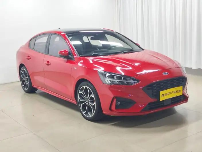 Ford Focus 2021 Model Sedan EcoBoost 180 Automatic ST Line – фото 3