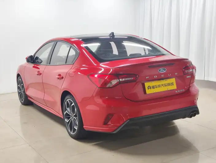 Ford Focus 2021 Model Sedan EcoBoost 180 Automatic ST Line – фото 5