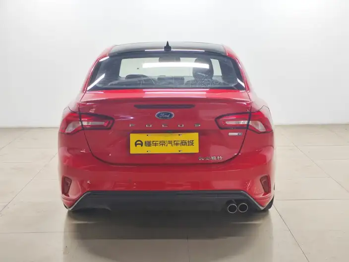 Ford Focus 2021 Model Sedan EcoBoost 180 Automatic ST Line – фото 6