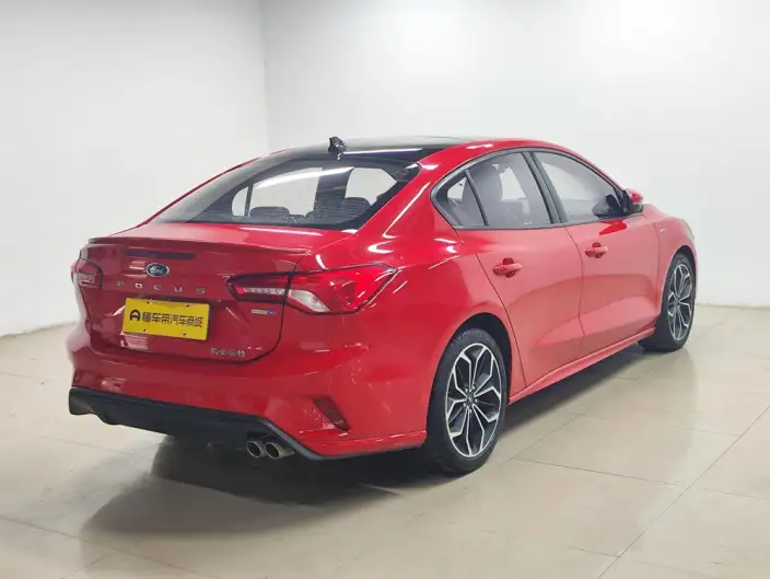 Ford Focus 2021 Model Sedan EcoBoost 180 Automatic ST Line – фото 7