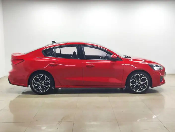Ford Focus 2021 Model Sedan EcoBoost 180 Automatic ST Line – фото 8