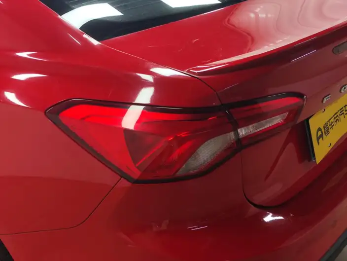 Ford Focus 2021 Model Sedan EcoBoost 180 Automatic ST Line – фото 13