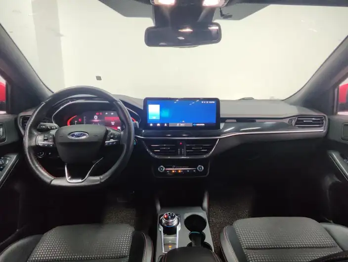 Ford Focus 2021 Model Sedan EcoBoost 180 Automatic ST Line – фото 14