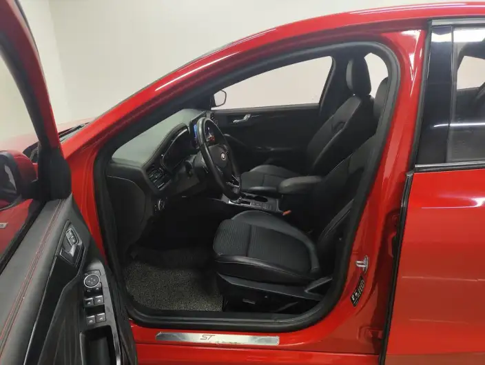Ford Focus 2021 Model Sedan EcoBoost 180 Automatic ST Line – фото 17
