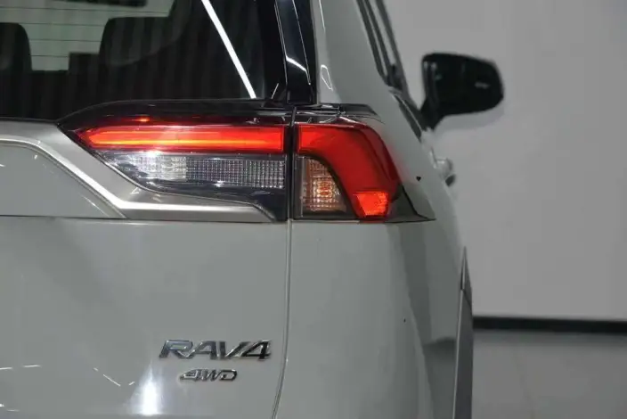 Toyota RAV4 2020 Model 2.0L CVT 4WD Premium Edition – фото 9