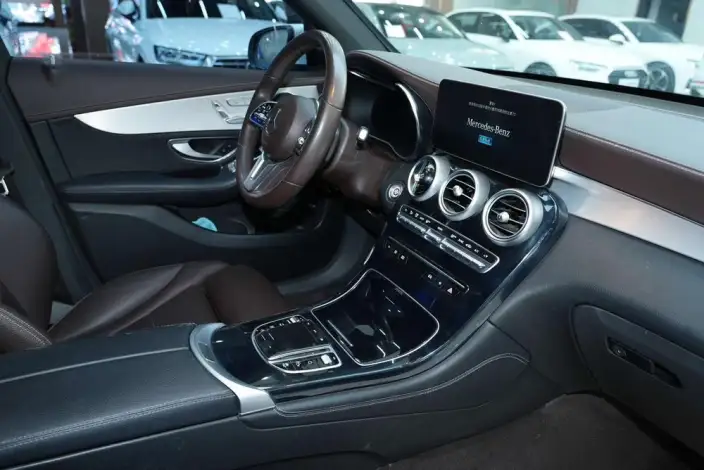 Mercedes-Benz GLC 2022 Model Facelift GLC 260 L 4MATIC Dynamic Model – фото 19