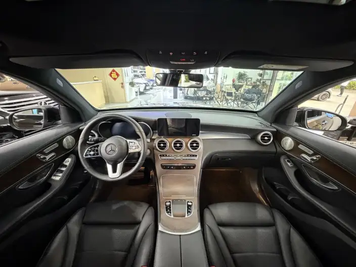 Mercedes-Benz GLC 2020 Model GLC 260 L 4MATIC Luxury Model – фото 11