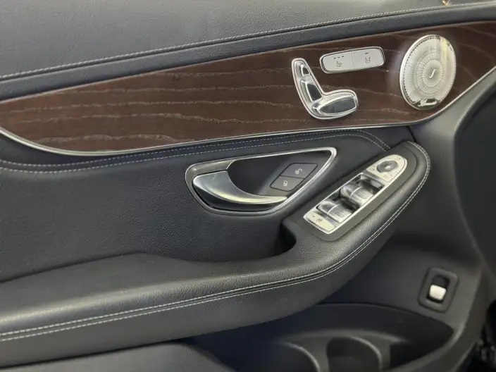 Mercedes-Benz GLC 2020 Model GLC 260 L 4MATIC Luxury Model – фото 17