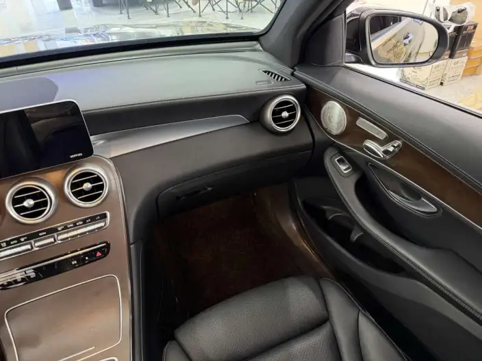 Mercedes-Benz GLC 2020 Model GLC 260 L 4MATIC Luxury Model – фото 21