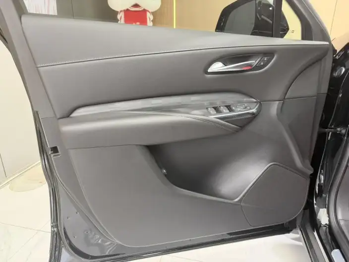 Cadillac XT4 2024 Model Facelift 28T 2WD Noble Model – фото 11
