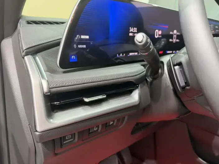 Cadillac XT4 2024 Model Facelift 28T 2WD Noble Model – фото 16