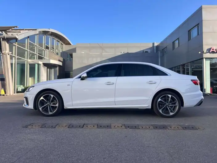 Audi A4 L 2022 Model 40 TFSI Fashion Dynamic Model – фото 3