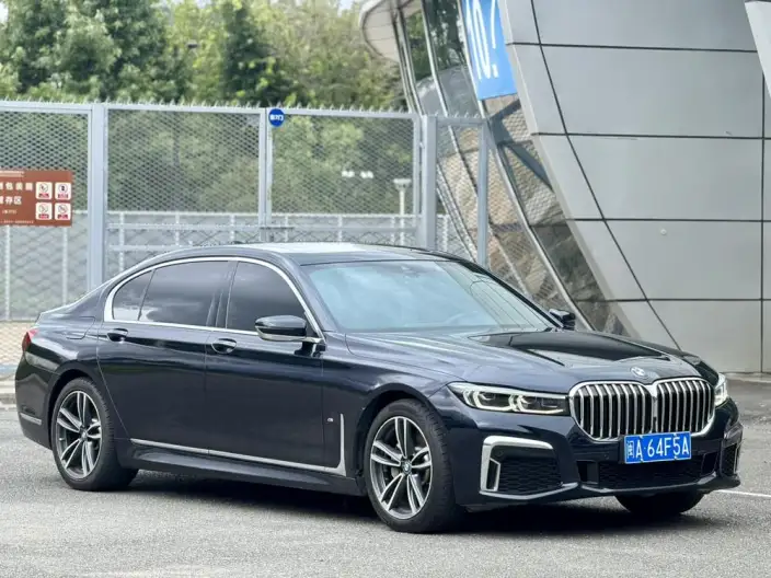 BMW 7 Series 2021 Model 730Li M Sports Set – фото 3