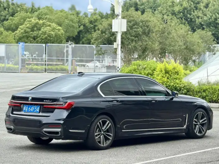 BMW 7 Series 2021 Model 730Li M Sports Set – фото 6