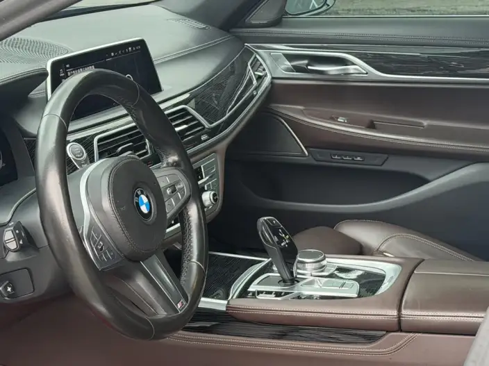 BMW 7 Series 2021 Model 730Li M Sports Set – фото 7