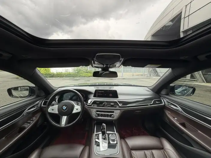 BMW 7 Series 2021 Model 730Li M Sports Set – фото 8