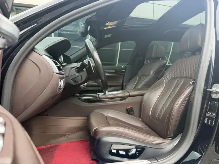 BMW 7 Series 2021 Model 730Li M Sports Set – фото 9