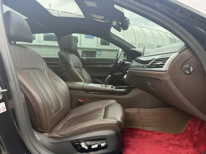 BMW 7 Series 2021 Model 730Li M Sports Set – фото 10