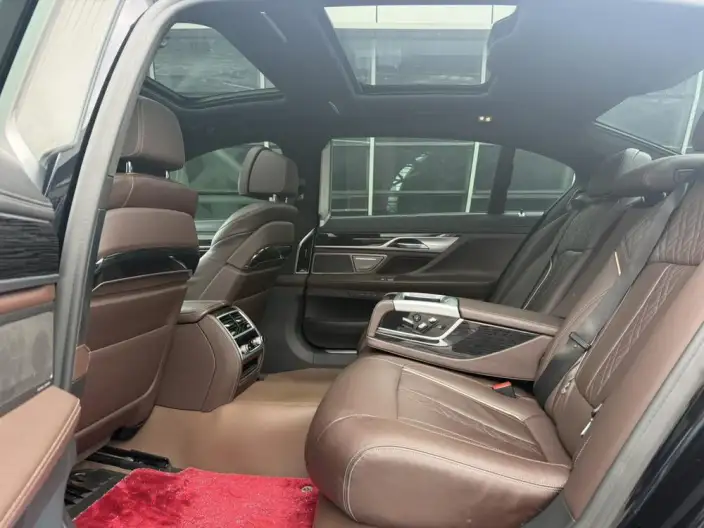 BMW 7 Series 2021 Model 730Li M Sports Set – фото 11