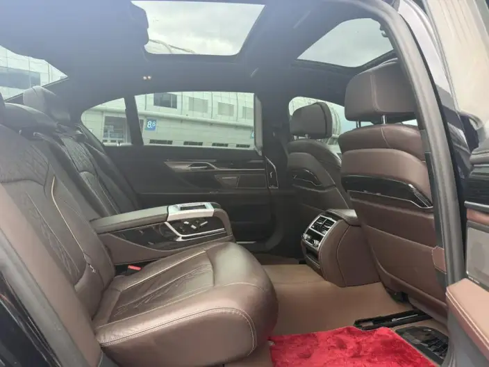 BMW 7 Series 2021 Model 730Li M Sports Set – фото 12