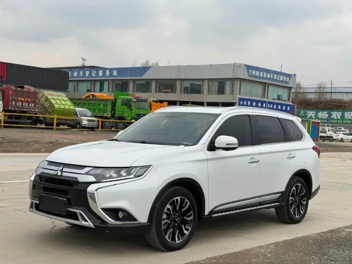 Mitsubishi Outlander 2020 Model 2.4L 4WD Enjoy Edition 7 seat – фото 1