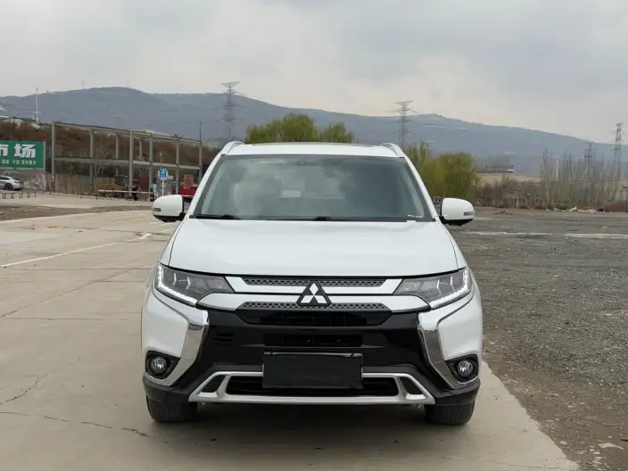 Mitsubishi Outlander 2020 Model 2.4L 4WD Enjoy Edition 7 seat – фото 2