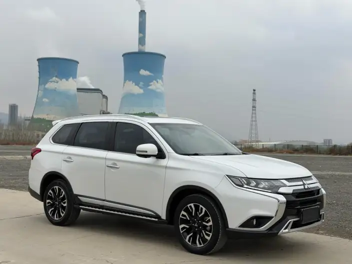 Mitsubishi Outlander 2020 Model 2.4L 4WD Enjoy Edition 7 seat – фото 3