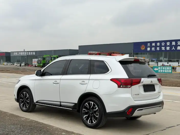 Mitsubishi Outlander 2020 Model 2.4L 4WD Enjoy Edition 7 seat – фото 4